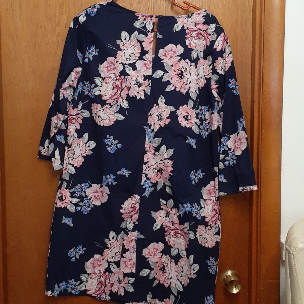 Dress - Picture 4 of 4